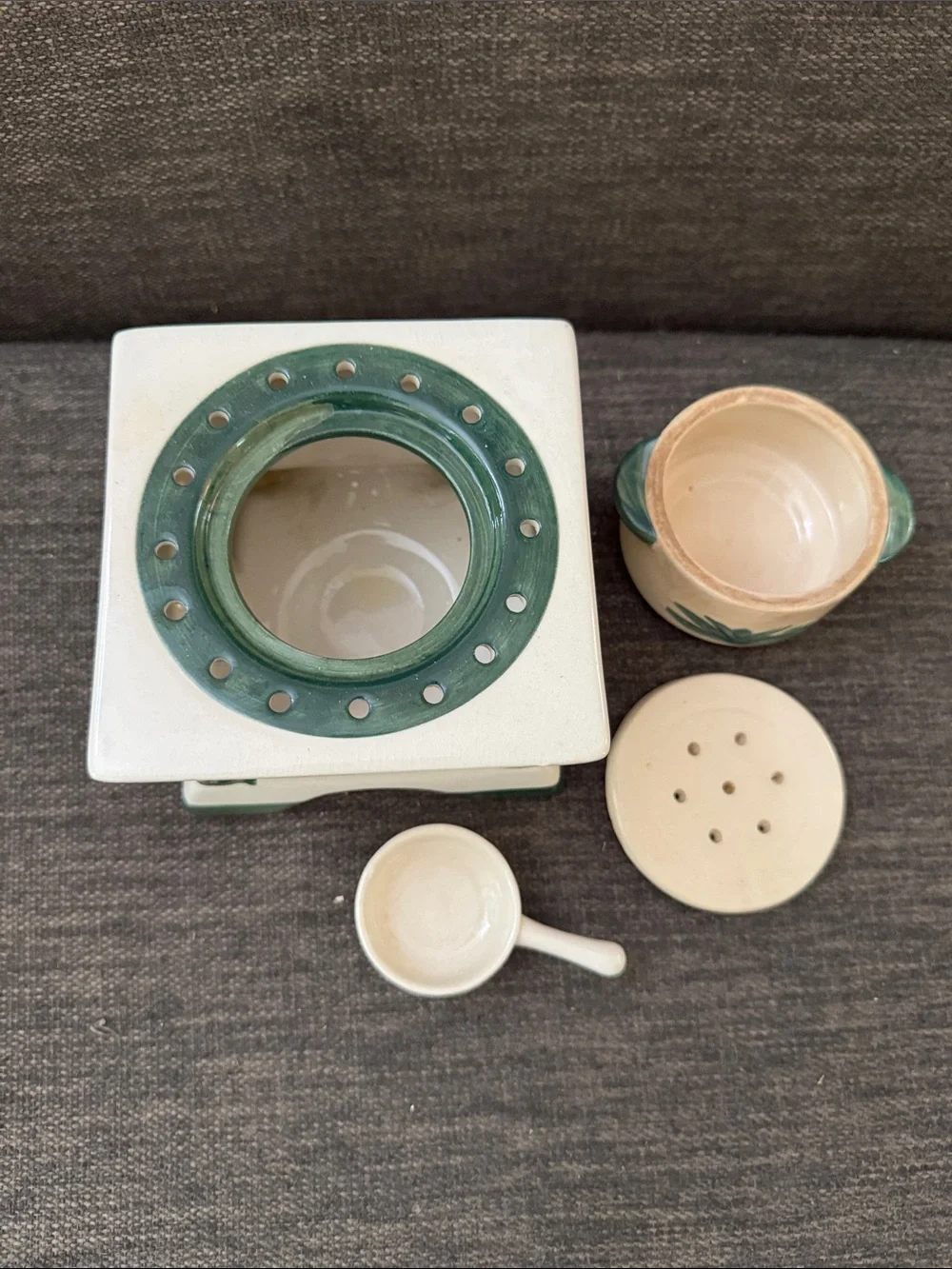 Vintage wax warmer diffuser with Green Leaf Motif